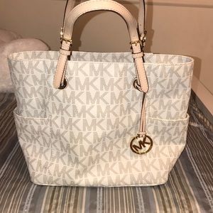 Michael Kors Bag (NEED GONE TODAY MAKE OFFER!!)